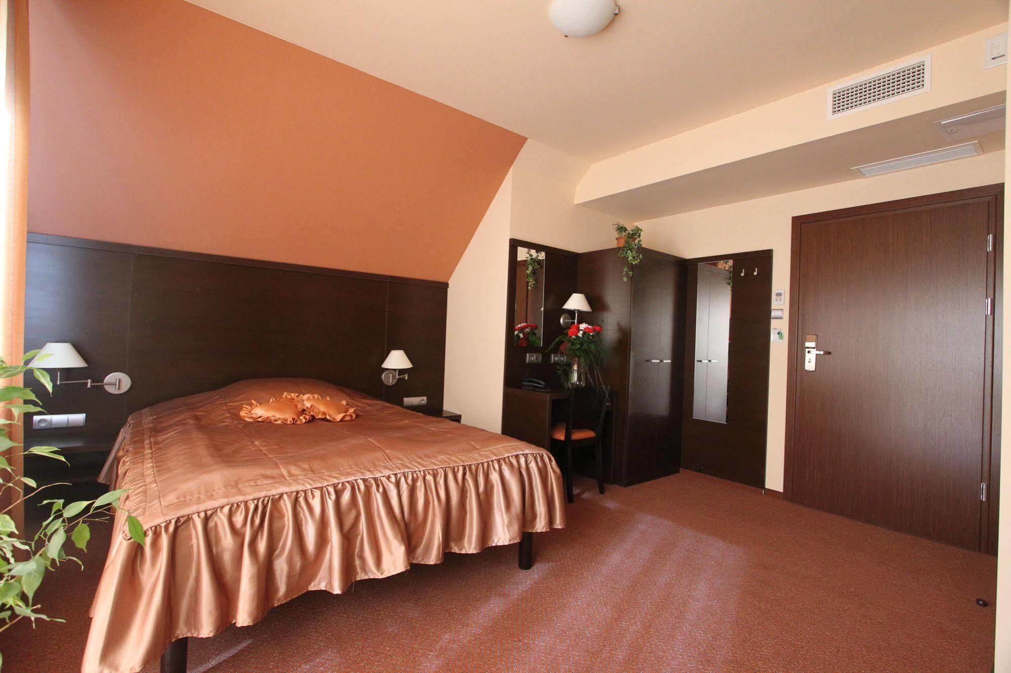 Hotel Na Rogatce Lublin Exteriör bild